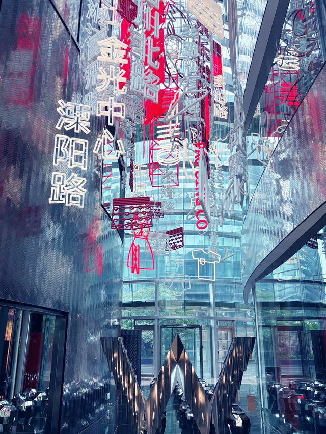 上海外灘W酒店，無邊泳池超震撼體驗