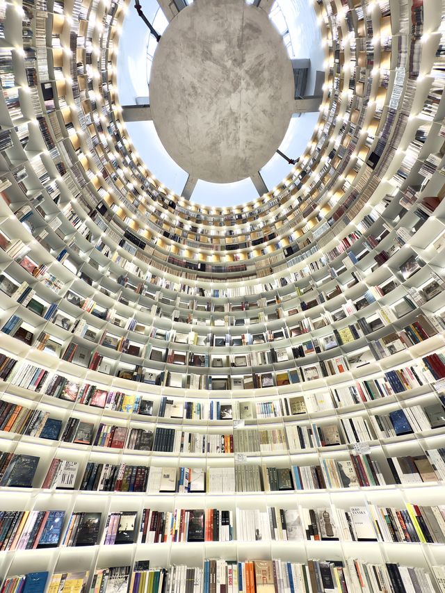 南京園博園先鋒書店|闖入水泥筒倉裡的魔幻書店