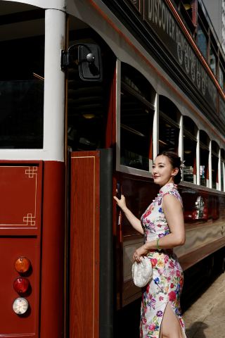 Hong Kong Island Ding Ding Tram Qipao Tour / Return to the Golden Years of the Swaying Qipao