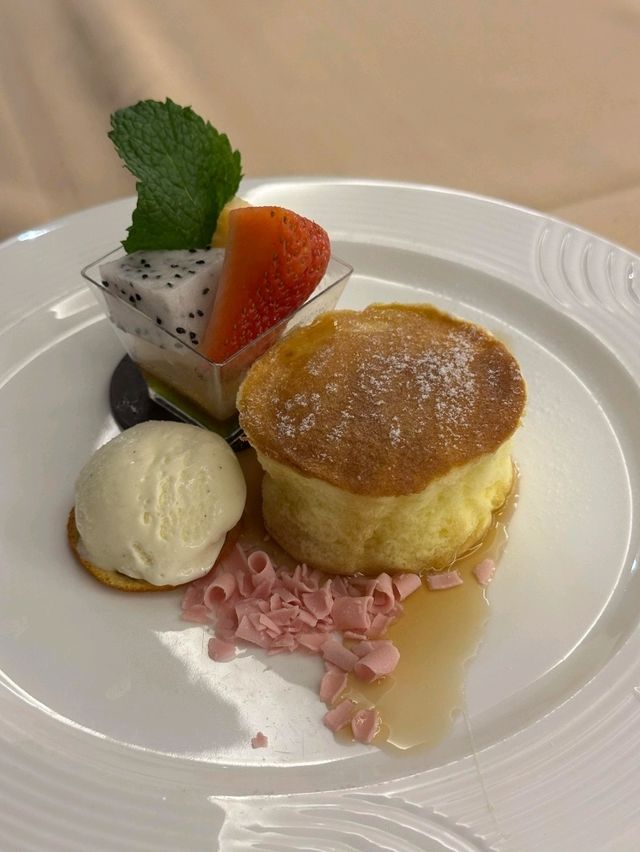 澳門浪漫西餐首選！360度旋轉景觀下的京澳璇宮美食之旅 