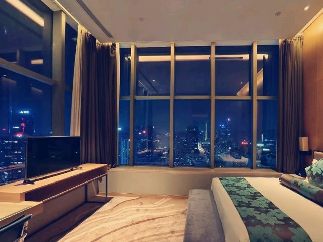 深圳溫德姆至尊酒店：無邊泳池的雲端奢華體驗