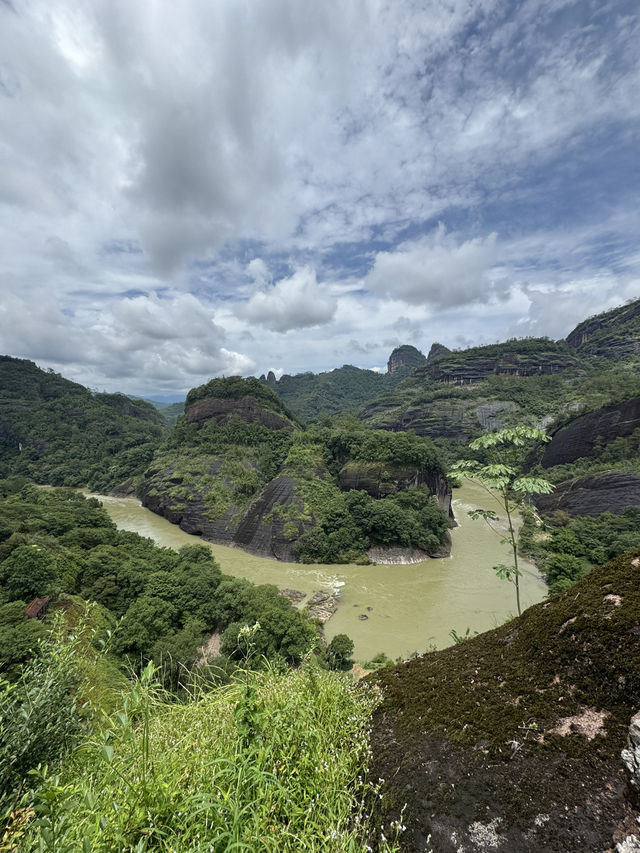 Wuyi Mountain: A Rain-Soaked Journey Full of Quiet Beauty