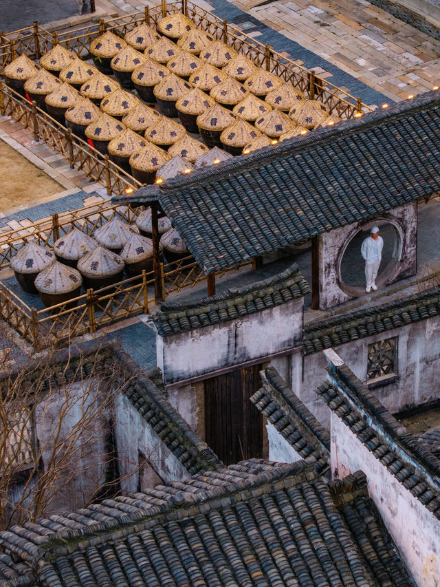 畢業焦慮？來鹽官拆個盲盒試穿新人生。
