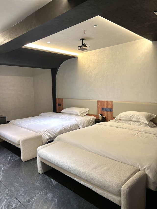 各位家人！呢間泳池酒店真係好正呀！！！假期朋友嚟長沙旅遊，我帶咗佢去呢間泳池酒店！真係好正！！！