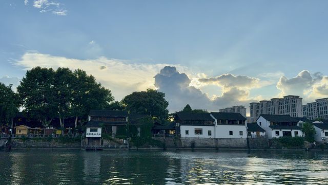 杭州的熱浪快要把人烤化啦！快來枕河居避暑吧。