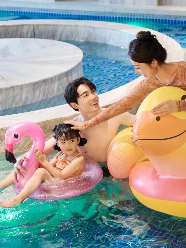 夏天總有新玩法！撈魚、挖沙、戲水...