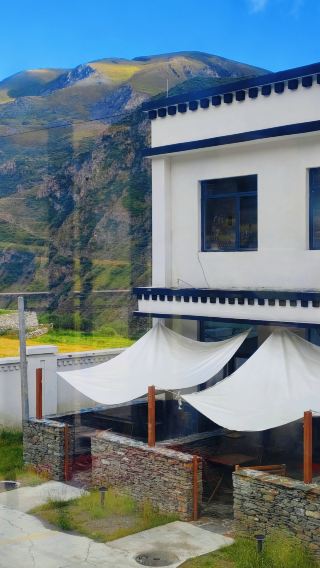 Who wouldn’t want the divine experience of lying in bed watching the sun illuminate the golden mountain peaks? 