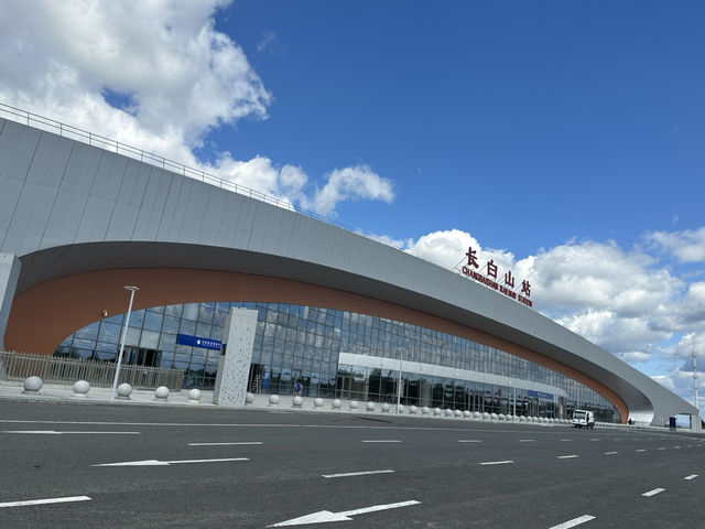 長白山紅石峯生態風景區紅楓染紅了峯頂