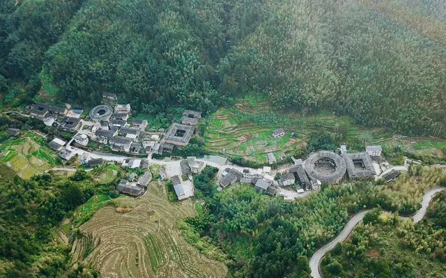 這桌“四菜一湯”你見過嗎？