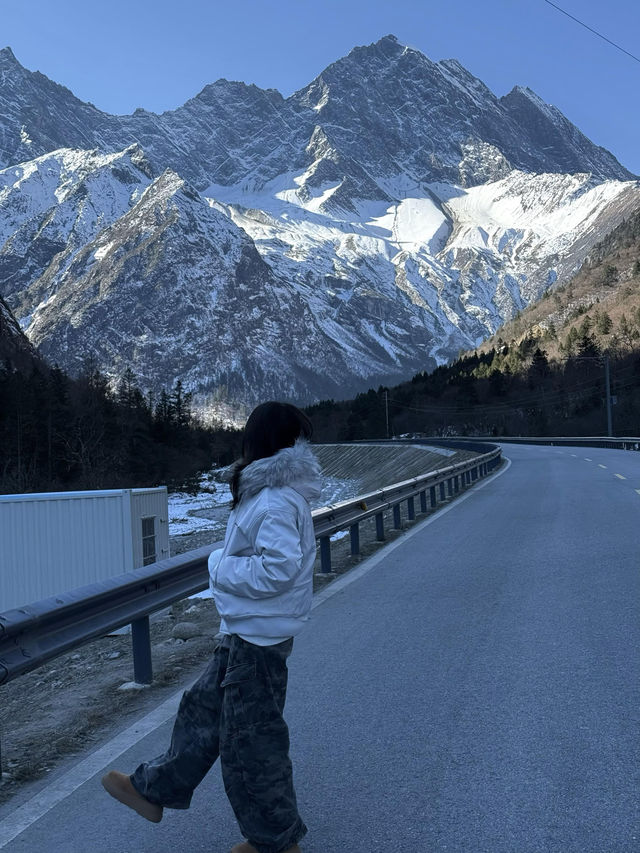 川西絕美理小路一日遊藍冰雪山治癒打工人！