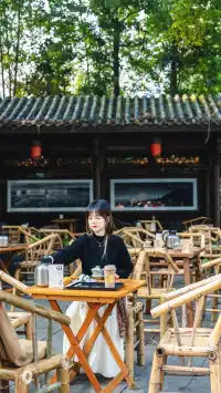 在成都茶舖坐了一下午,我卻莫名有想哭衝動