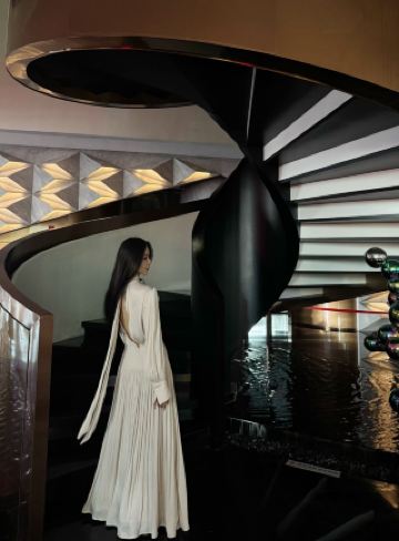 The prestige of an early morning flight is thanks to this hotel.