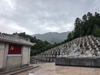 Century of trials, loyal bones buried in the green hills, paying respects at Jishixi Martyrs' Cemetery in the rain