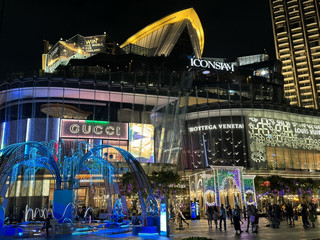 Romansa Ganda: ICONSIAM dan Pesiar Sungai Chao Phraya。