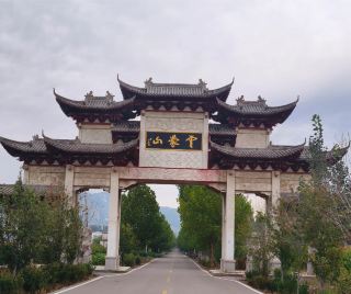 Feicheng Yunmeng Mountain is densely forested, perfect for light hiking and relaxing