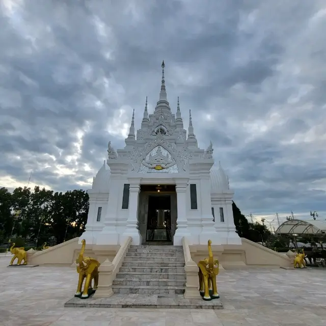 ศาลหลักเมืองจังหวัดสุราษฎร์ธานี