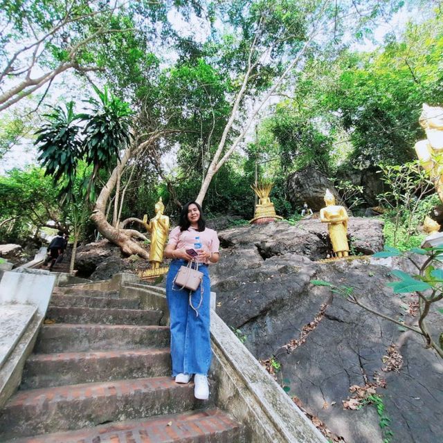 เดินเที่ยวถนนศรีสว่างวงค์ @หลวงพระบาง