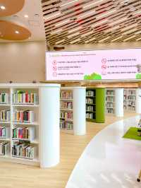 개관한지 1달도 안된 신상 도서관📚