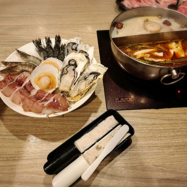 〔武鶴和牛火鍋吃到飽〕A5和牛肉超大片、海鮮給料大方新鮮