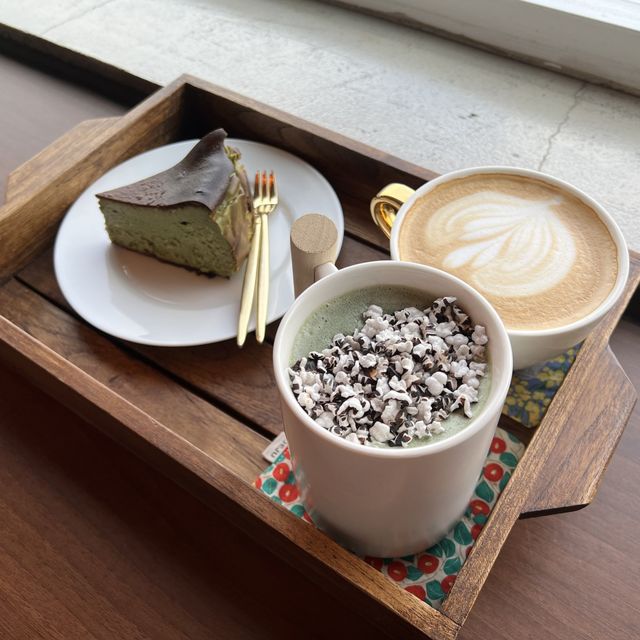 꾸덕한 말차 케이크 탑티어💛제주 협재조랑게 카페 