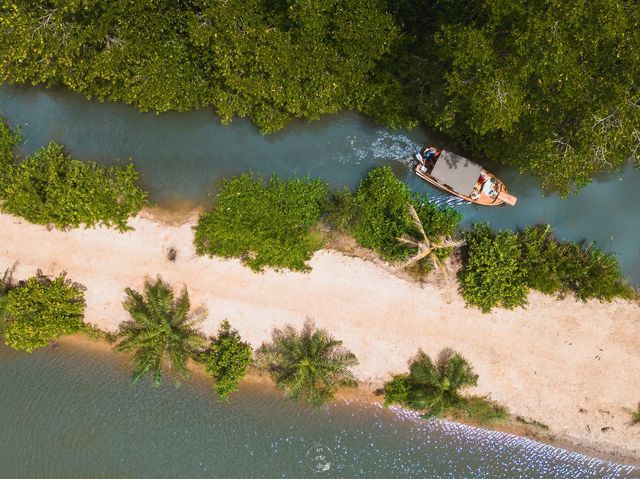 ล่องเรือกอนโดล่าแบบส่วนตัว ท่ามกลางป่าชายเลน