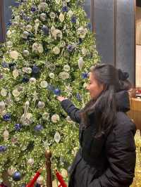 예쁜 오너먼트와 대형트리의 조화가 대박인 마리아나베이 서울 호텔로비🎄💛