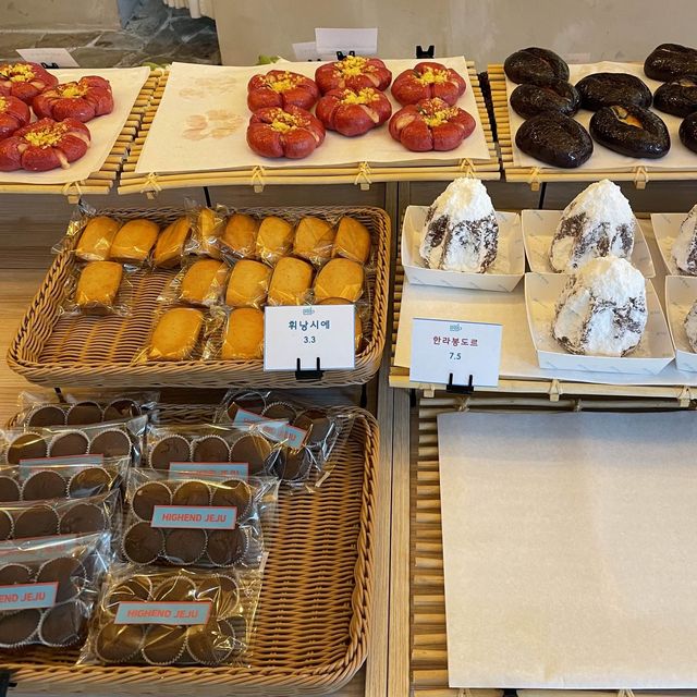 아름다운 오션뷰와 다양한 종류의 빵이 있는 카페, 하이엔드 제주