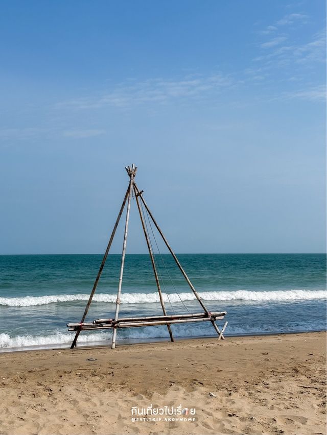 🏖️ คาเฟ่บนหาดทราย นั่งชิลรับคลื่นลมริมทะเลหัวหิน