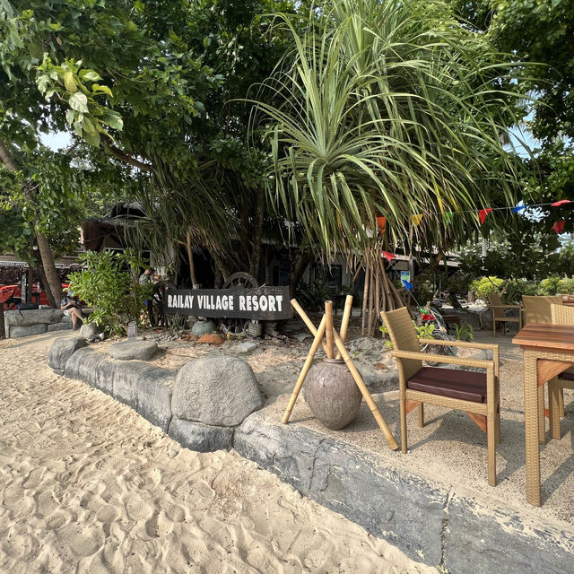 ไร่เลย์ วิลเลจ รีสอร์ต (Railay Village Resort)กระบี