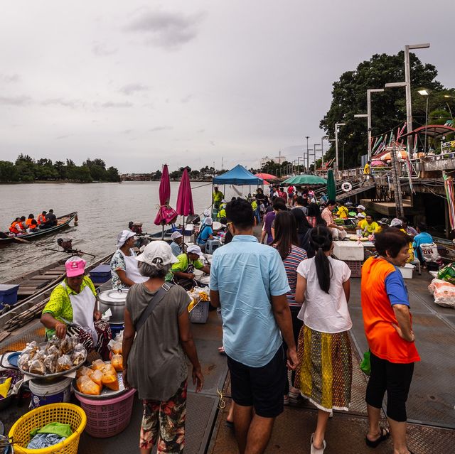 ลุยสุราษฎร์ฯ กับ ตลาดน้ำบ้านดอน 