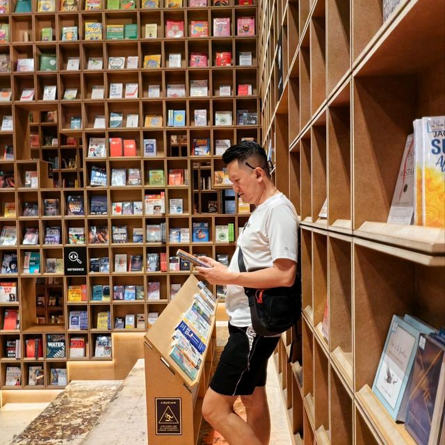 InstaWorthy @BookExcess Rex KL