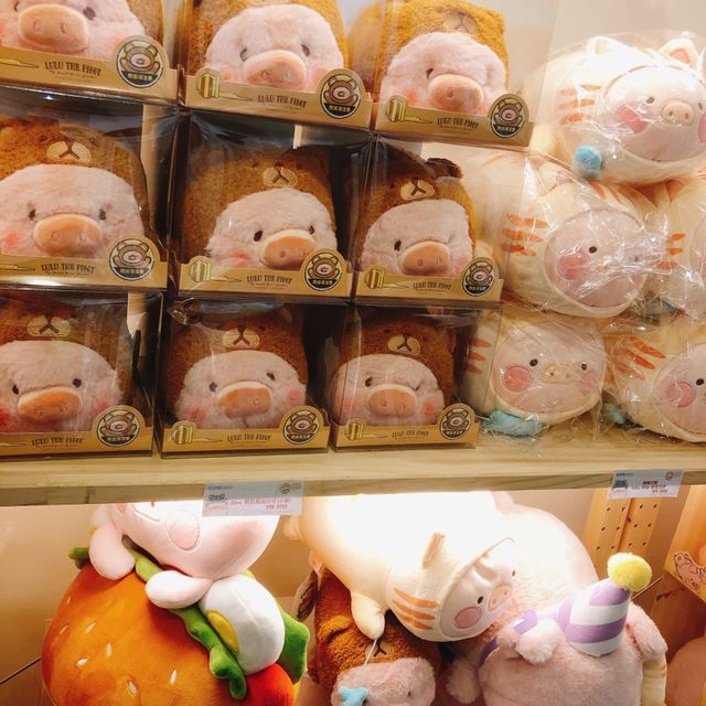 台北｜🐷🐽🐖可愛到爆的豬豬仔📍 罐頭豬LuLu豬朋引伴旅行社 (華山快閃店)