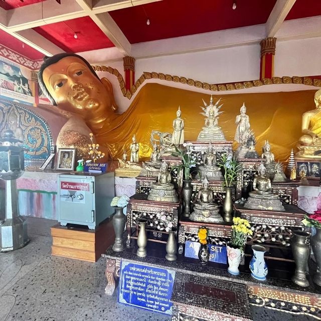 📍พระธาตุอินทร์แขวนจำลอง ณ วัดบ้านเกาะสิเหร่ 