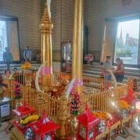 สักการะศาลหลักเมืองกรุงเทพมหานคร