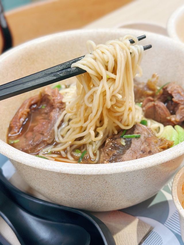 🥳中環街市開新店！必食泰式辣有機牛炒河🔥