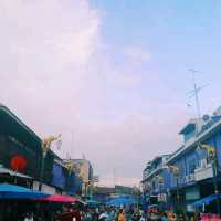 ตักบาตรยามเช้า ตลาดน้ำสะแกกรัง ✨️🪷