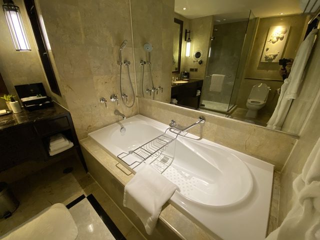 โรงแรมสุดหรู ระดับ 5ดาว The Athenee Hotel 