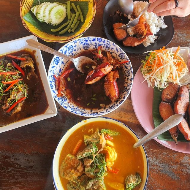 ครัวริมพาน ร้านลับวิวสะพานสารสิน