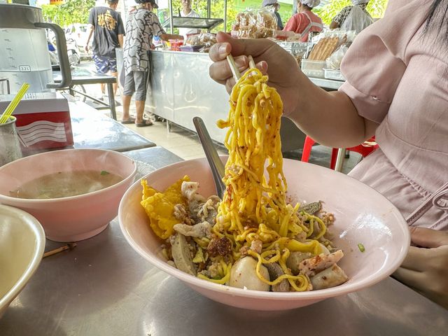 ร้านก๋วยเตี๋ยวเจ้าดัง จ. ภูเก็ต 