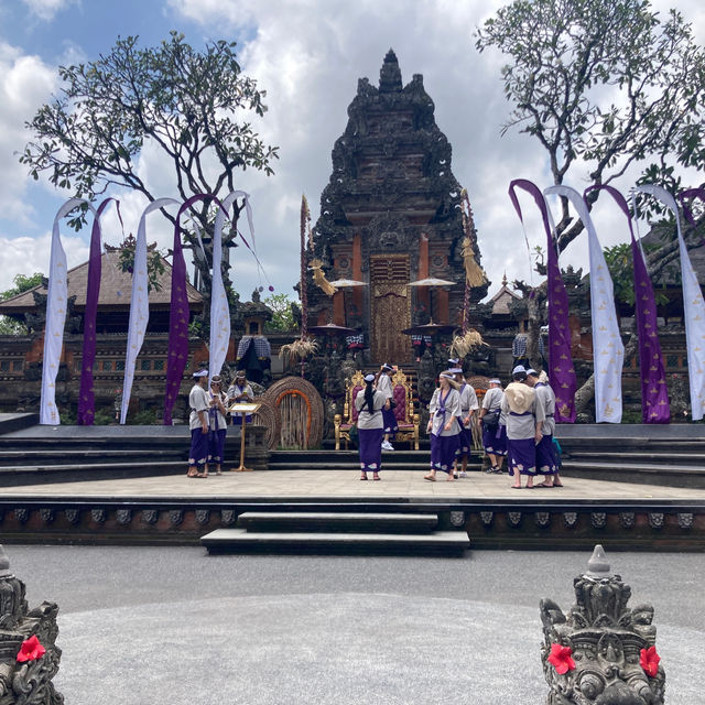 ウブド地区　【Ubud Water Palace】