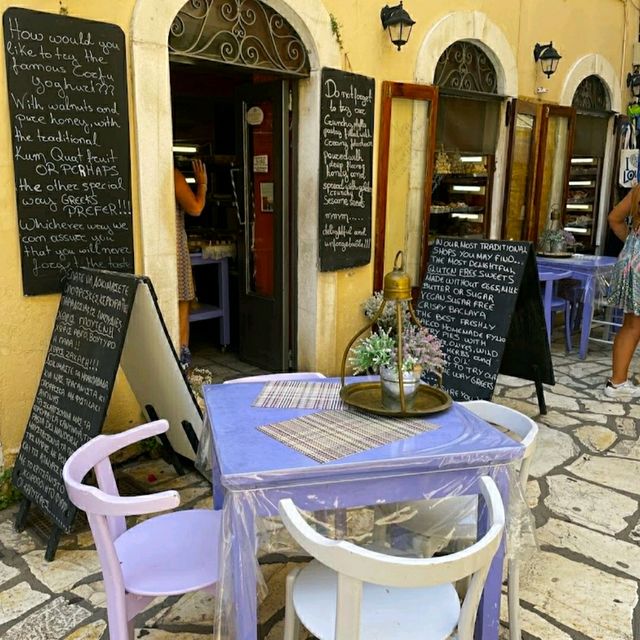 A CHIC AND COZY CAFE IN CORFU!