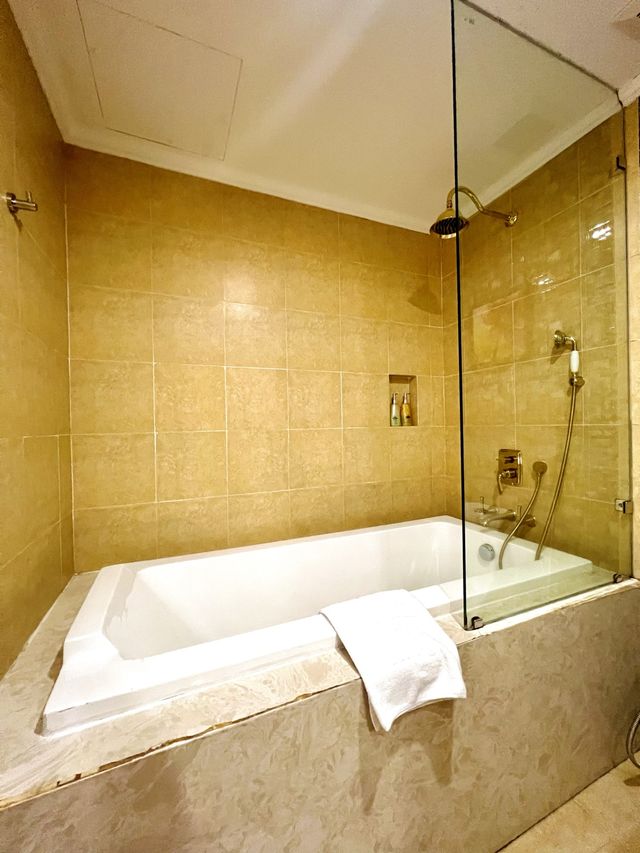 Fivitel Da Nang Hotel: Has Amazing View🏨🇻🇳