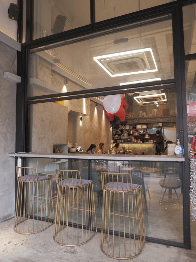 元朗工業風Cafe，推出二人聖誕大餐