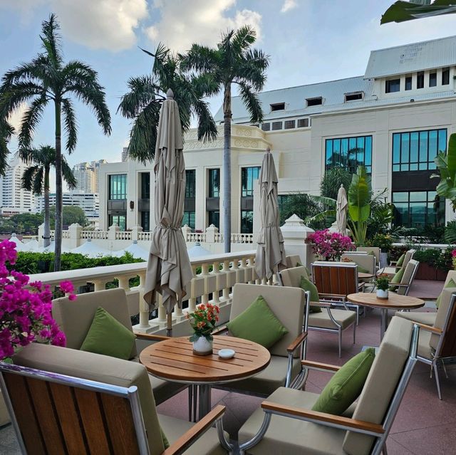Afternoon Tea ธีมคริสมาสที่ โรงแรม เพนนินซูลา กรุงเทพฯ