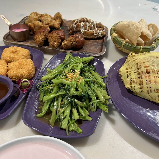 【 在維港海景旁品嘗泰式美食 】    【 在維港海景旁品嘗泰式美食 】