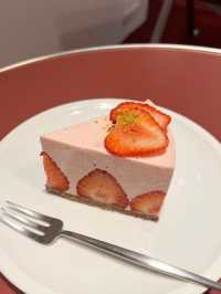 【福岡カフェ】いちごがたっぷりのレアチーズケーキ