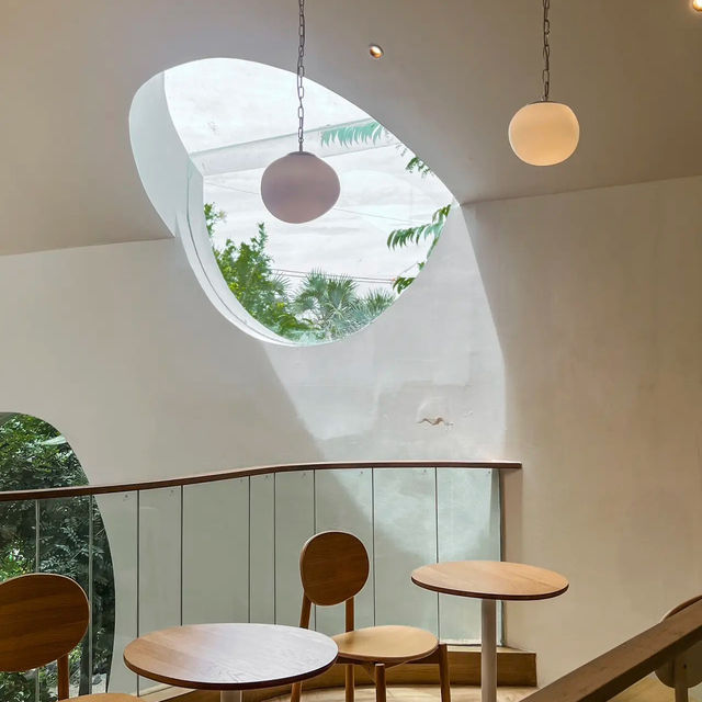 Breadtory คาเฟ่มินิมอล ย่ายรังสิต