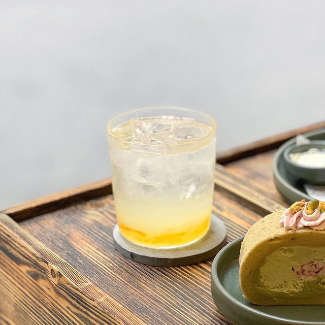  《半山簡約黑灰色咖啡店》 