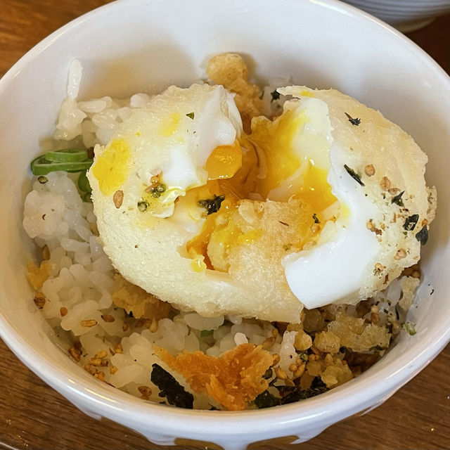 노란 지붕의 제주 감성 맛집, 튀김 튀기는 소리같은 빗소리🌧️