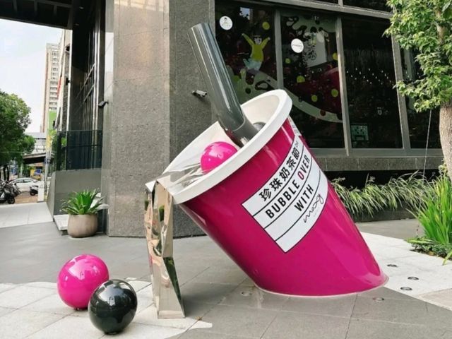 來台中喝珍奶、入住時尚酒店：台中豐邑Moxy酒店